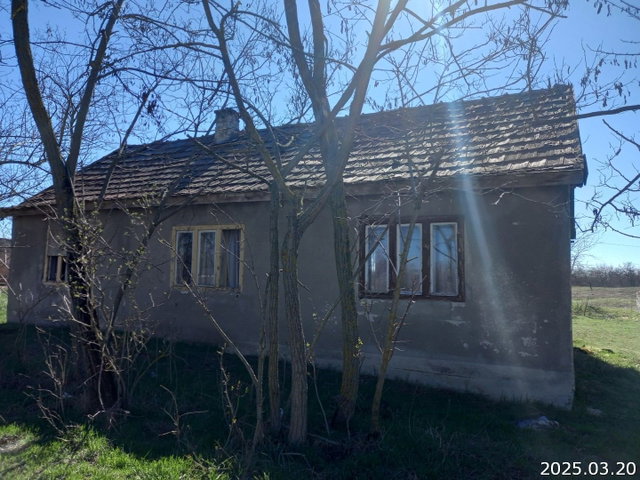 Eladó családi ház, Kiskunhalason 1.9 M Ft, 2 szobás
