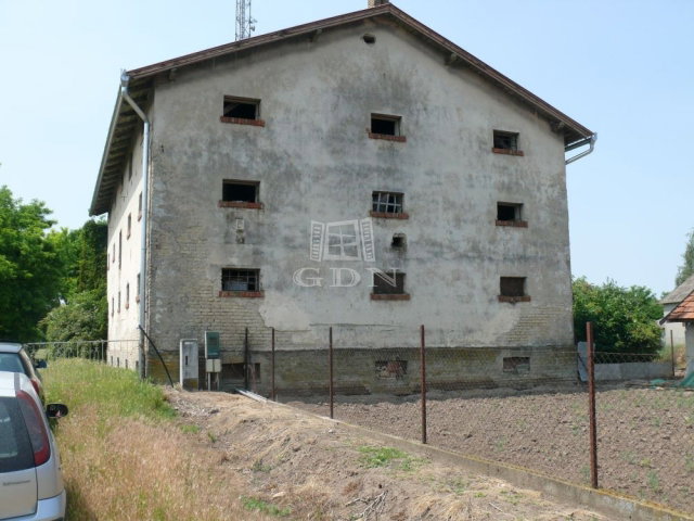 Eladó ipari ingatlan, Kerekegyházán 17.9 M Ft