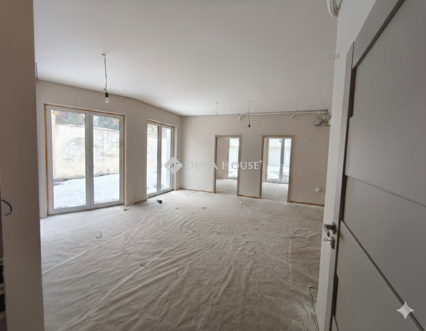 Eladó téglalakás, Kecskeméten 92.5 M Ft, 1+2 szobás