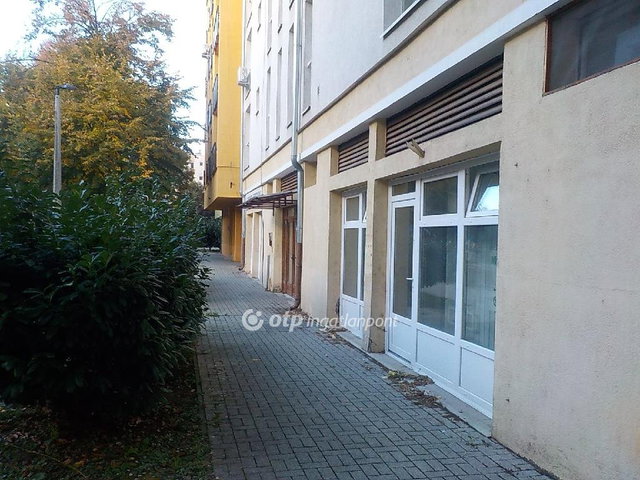 Eladó iroda, Kaposváron 20 M Ft, 1+2 szobás