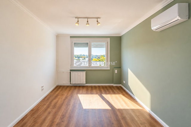 Eladó panellakás, Veszprémben 51.7 M Ft, 2 szobás