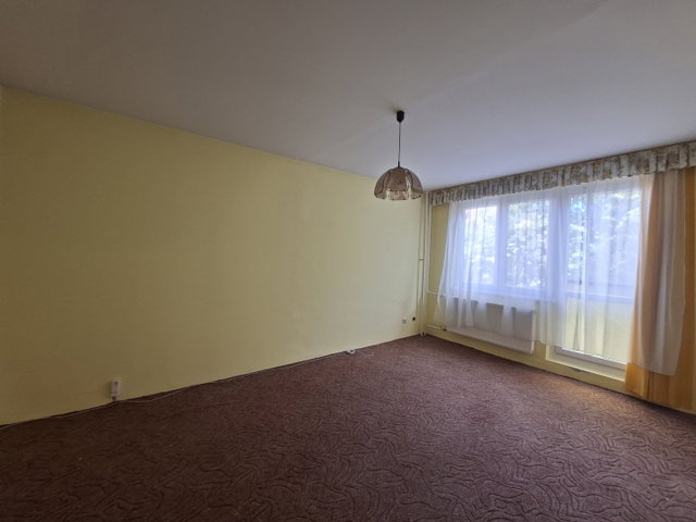 Eladó panellakás, Esztergomban 20 M Ft, 2 szobás
