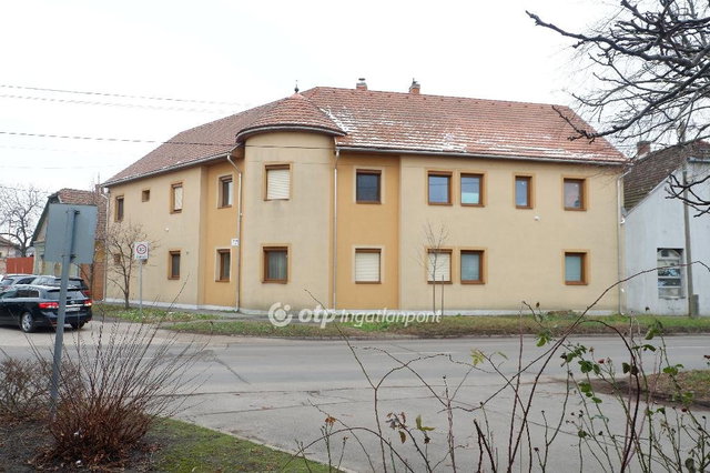 Eladó családi ház, Szegeden 400 M Ft, 8 szobás