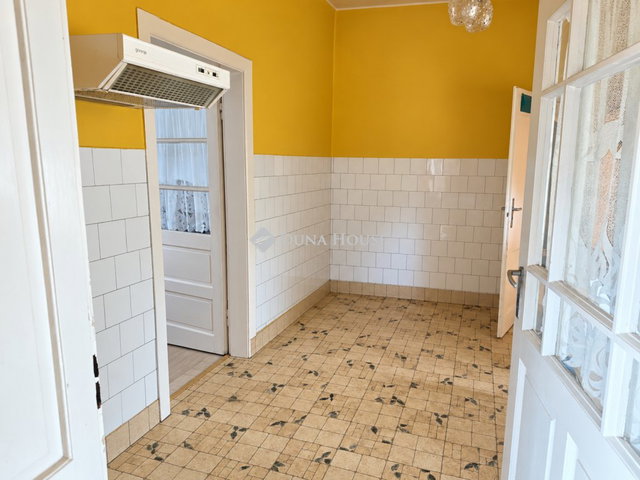 Eladó családi ház, Szentmártonkátán 33.9 M Ft, 2 szobás