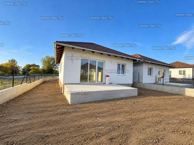 Eladó családi ház, Vácrátóton 102.5 M Ft, 1+3 szobás