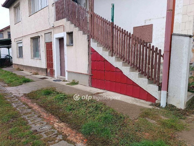 Eladó családi ház, Hajdúböszörményen 115 M Ft, 4+1 szobás