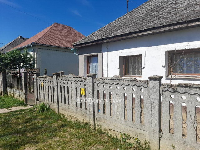Eladó családi ház, Ajakon 9.5 M Ft, 2 szobás