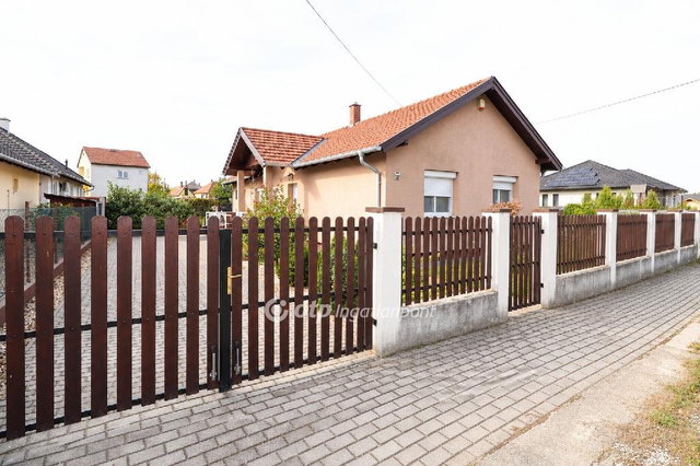 Eladó családi ház, Ráckevén 75.9 M Ft, 3 szobás