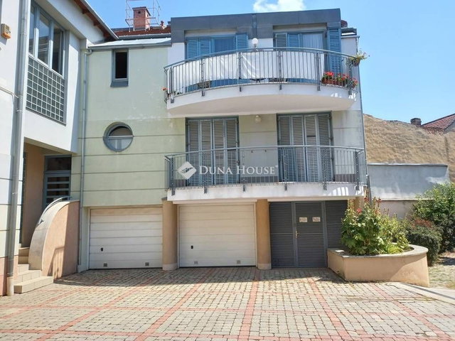 Kiadó téglalakás, albérlet, Pécsett 200 E Ft / hó, 2 szobás