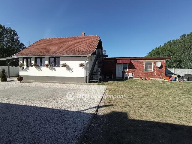 Eladó családi ház, Jászfényszarun 63 M Ft, 4 szobás
