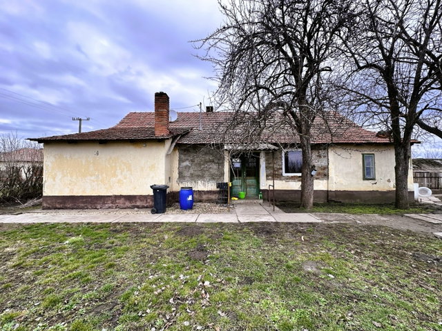 Eladó családi ház, Magyarbánhegyesen 3.9 M Ft, 2 szobás