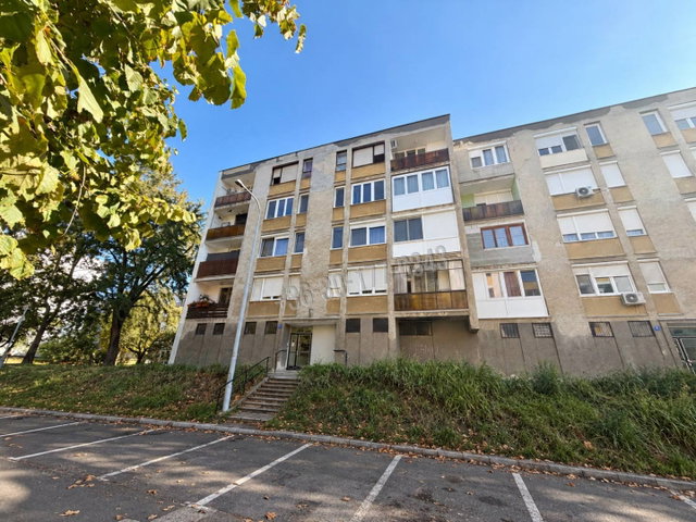 Eladó panellakás, Tatabányán, Cseri utcában 32.9 M Ft, 2 szobás