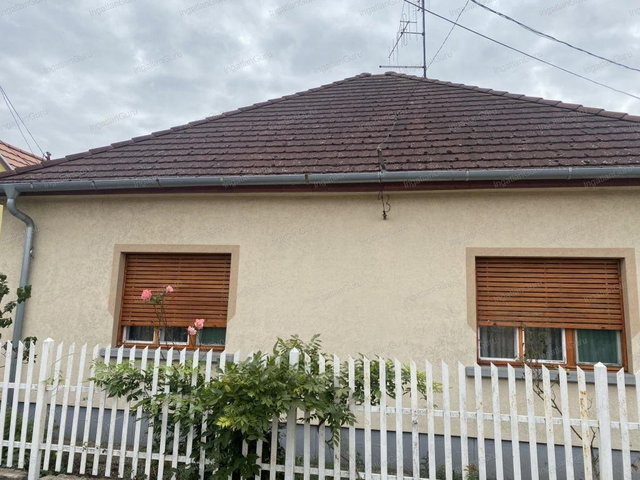 Eladó családi ház, Kecskeméten 62.9 M Ft, 3 szobás