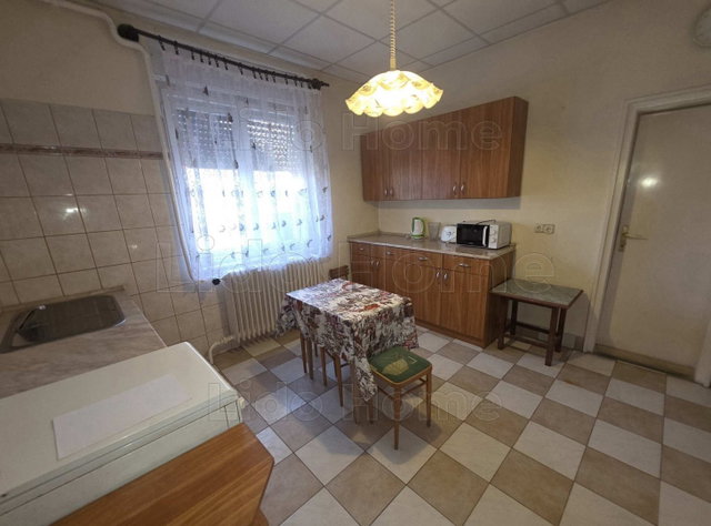 Eladó családi ház, Székesfehérvárott 72 M Ft, 2 szobás