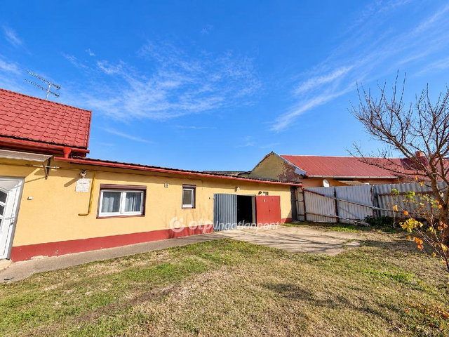 Eladó családi ház, Debrecenben 89.9 M Ft, 2+1 szobás