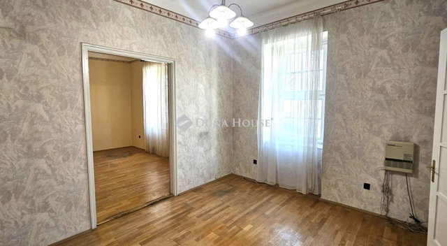Eladó iroda, Kecskeméten 49 M Ft, 3 szobás / költözzbe.hu