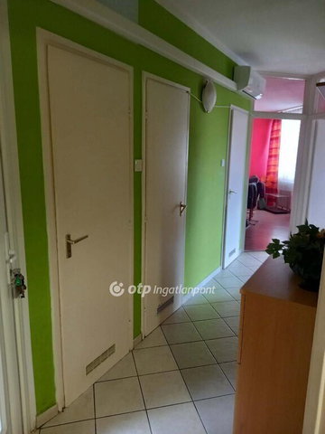 Eladó panellakás, Dombóváron 37 M Ft, 2+1 szobás
