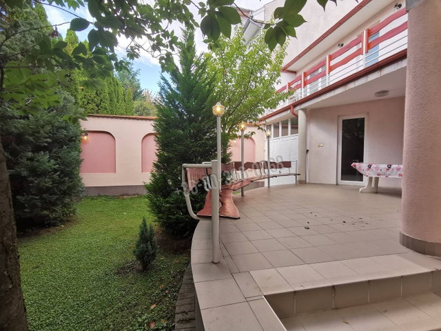 Eladó családi ház, Kecskeméten 210 M Ft, 8+1 szobás