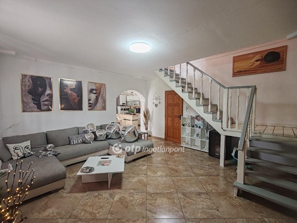 3 bed · 198m² · 37.900.000 ft