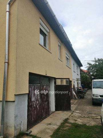 Eladó ikerház, Pilisvörösváron 98 M Ft, 3 szobás