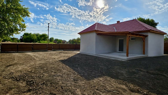 Eladó családi ház, Törtelen 29.9 M Ft, 2 szobás