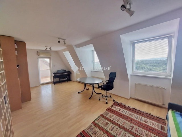 Eladó családi ház, Szentendrén 198 M Ft, 6 szobás