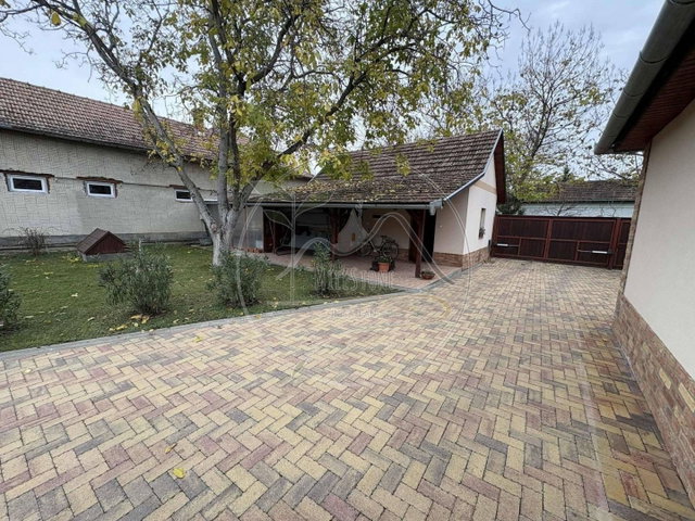 Eladó családi ház, Tótkomlóson 42.75 M Ft, 2 szobás