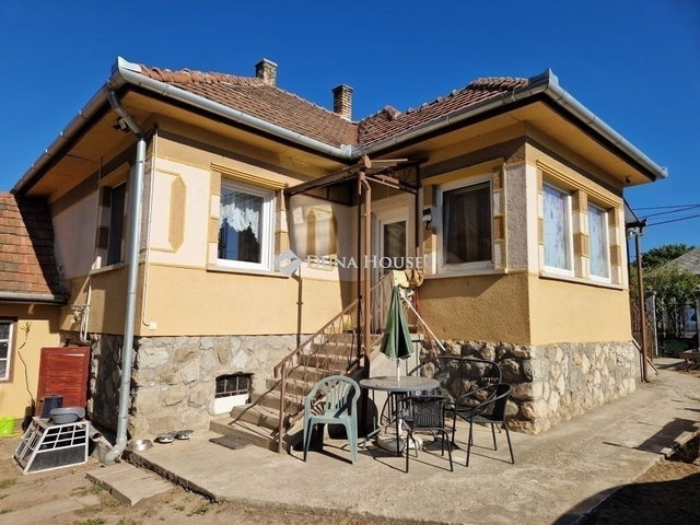 Eladó családi ház, Tápiószecsőn 68 M Ft, 3 szobás