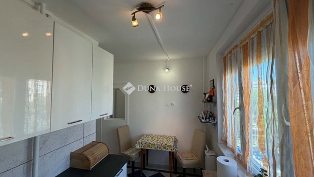 Eladó panellakás, Kecskeméten 48.2 M Ft, 3 szobás
