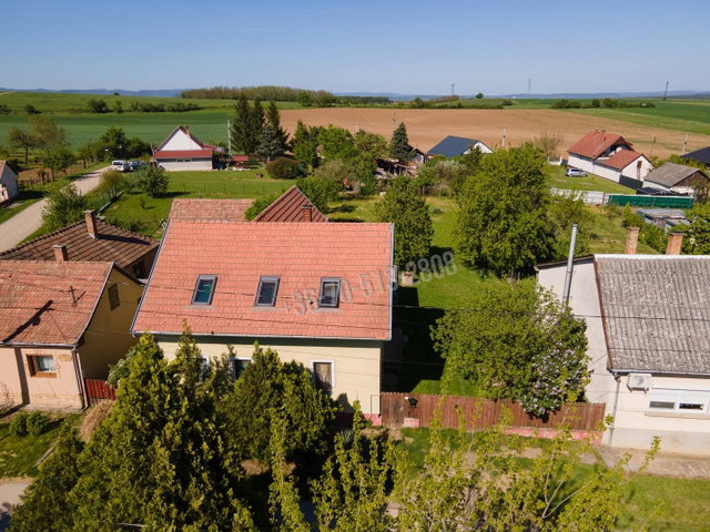 Eladó családi ház, Nagyorosziban 39.9 M Ft, 8 szobás