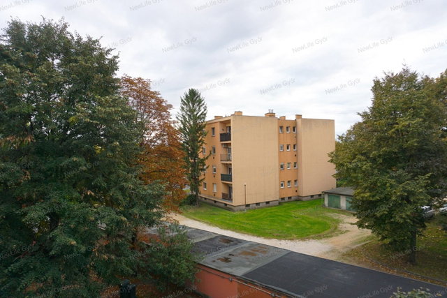 Eladó téglalakás, Győrött 59 M Ft, 2+1 szobás