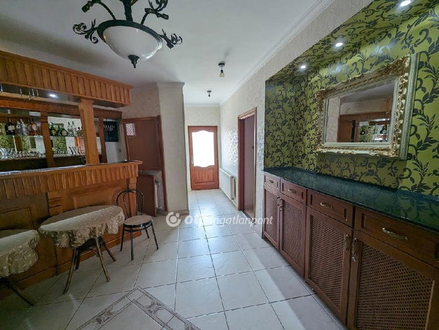 Eladó családi ház, Tiszacsegén 250 M Ft, 5 szobás