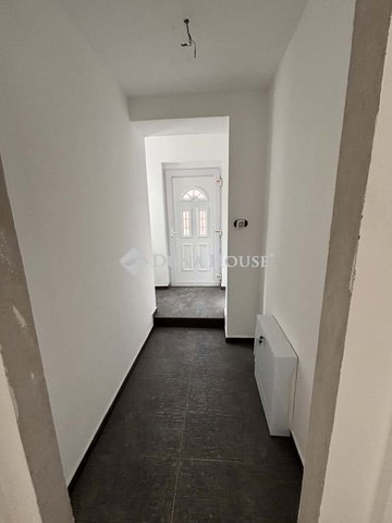 Eladó téglalakás, Pécsett 88 M Ft, 3 szobás