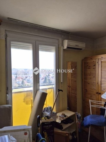 Eladó panellakás, Pécsett 39.9 M Ft, 2 szobás