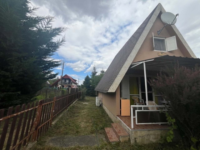 Eladó nyaraló, Ráckevén 35.5 M Ft, 3 szobás