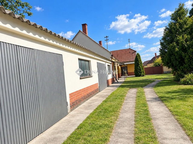 Eladó családi ház, Babóton 39.9 M Ft, 4 szobás
