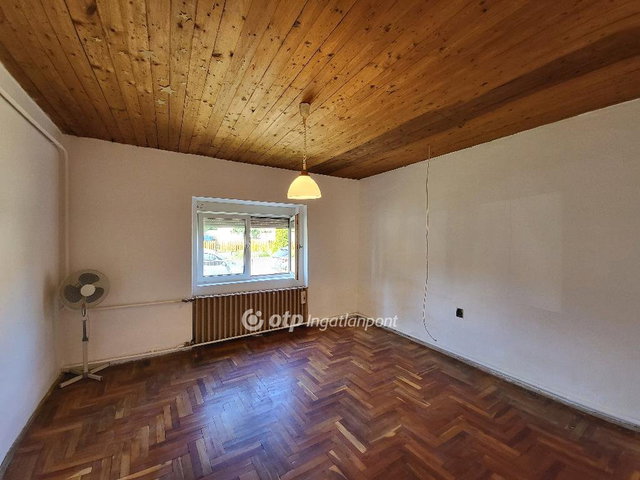Eladó családi ház, Tamásiban 35 M Ft, 3 szobás