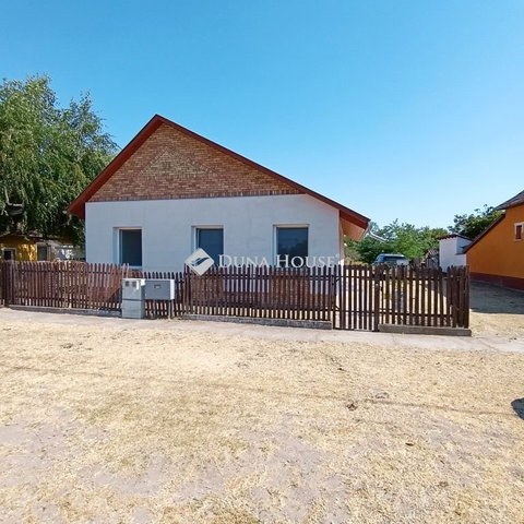 Eladó családi ház, Forráskúton 79.9 M Ft, 5 szobás