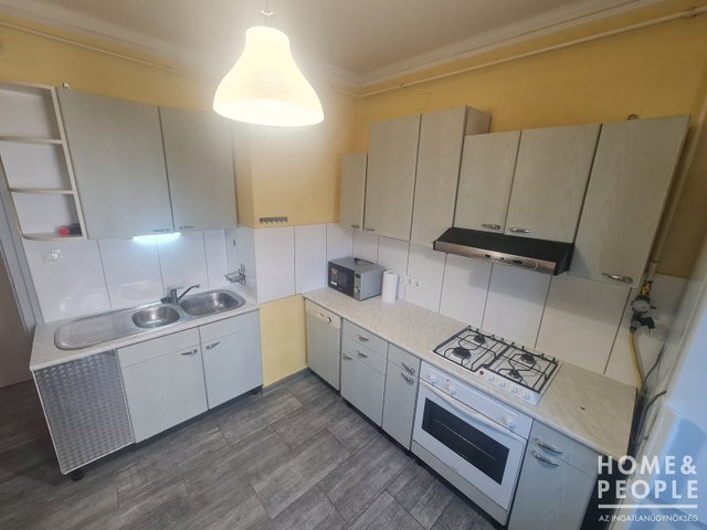 Eladó téglalakás, Szegeden 83 M Ft, 4 szobás