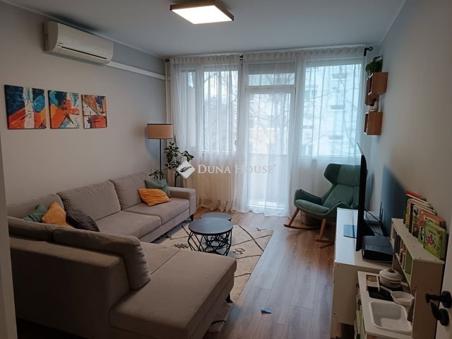 Eladó panellakás, Szegeden 74.85 M Ft, 3 szobás