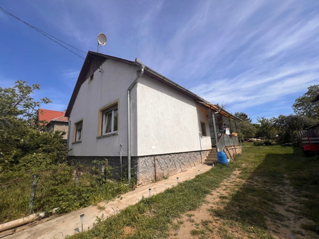 Eladó családi ház, Kerepesen 64.9 M Ft, 2 szobás