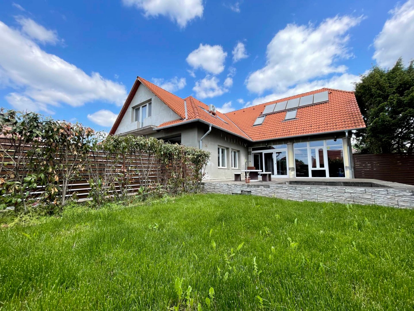 4 bed · 327m² · 159.000.000 ft