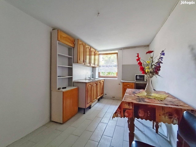 Eladó üzlethelyiség, Hőgyészen 65 M Ft, 3 szobás