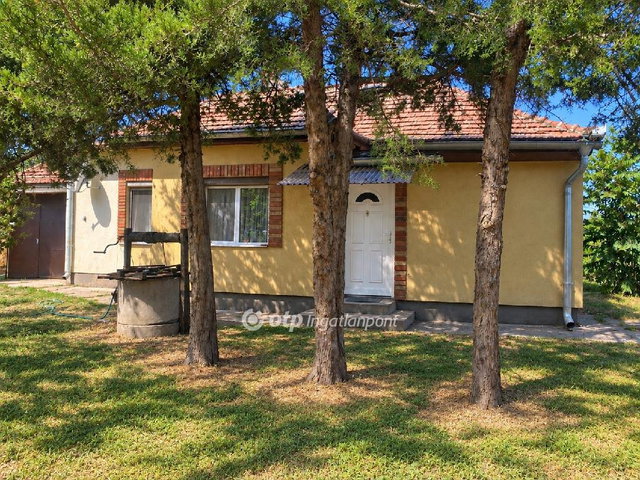 Eladó családi ház, Abában 35.9 M Ft, 1+2 szobás