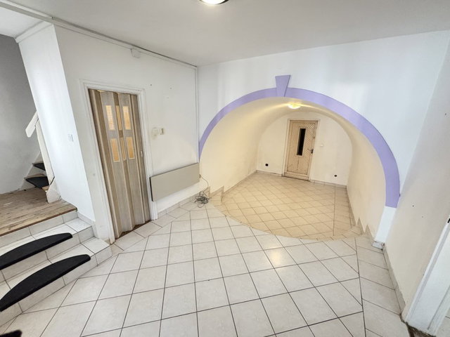 Eladó családi ház, Esztergomban 28 M Ft, 3 szobás