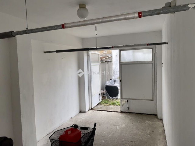 Eladó garázs, Szegeden, Dankó Pista utcában 10.9 M Ft