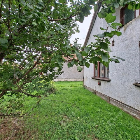 Eladó családi ház, Ácson 34.99 M Ft, 4 szobás