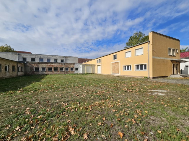Eladó ipari ingatlan, Pápán 585.6 M Ft / költözzbe.hu