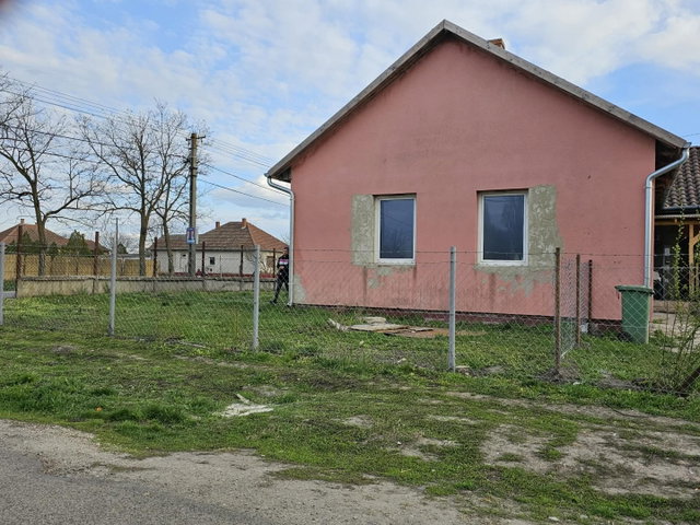 Eladó családi ház, Abonyban 25 M Ft, 2 szobás