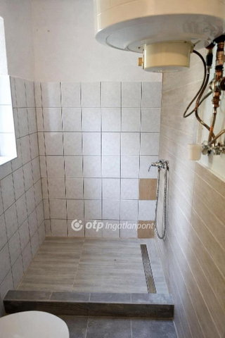 Eladó családi ház, Nemesszentandráson 18.9 M Ft, 2 szobás
